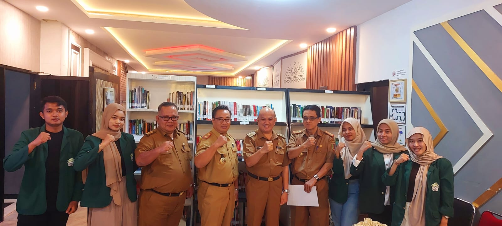 Biro Hukum Setda Prov. Lampung Terima Kunjungan Pimpinan Biro Adbang Setda Prov. Lampung di Perpustakaan JDIH Biro Hukum